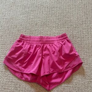 Lululemon low rise 2.5 inch shorts sonic pink size 6